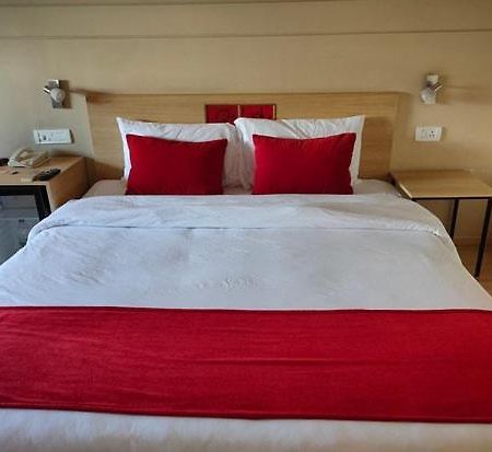 Lumis Studio Apartment Hyderabad Bagian luar foto
