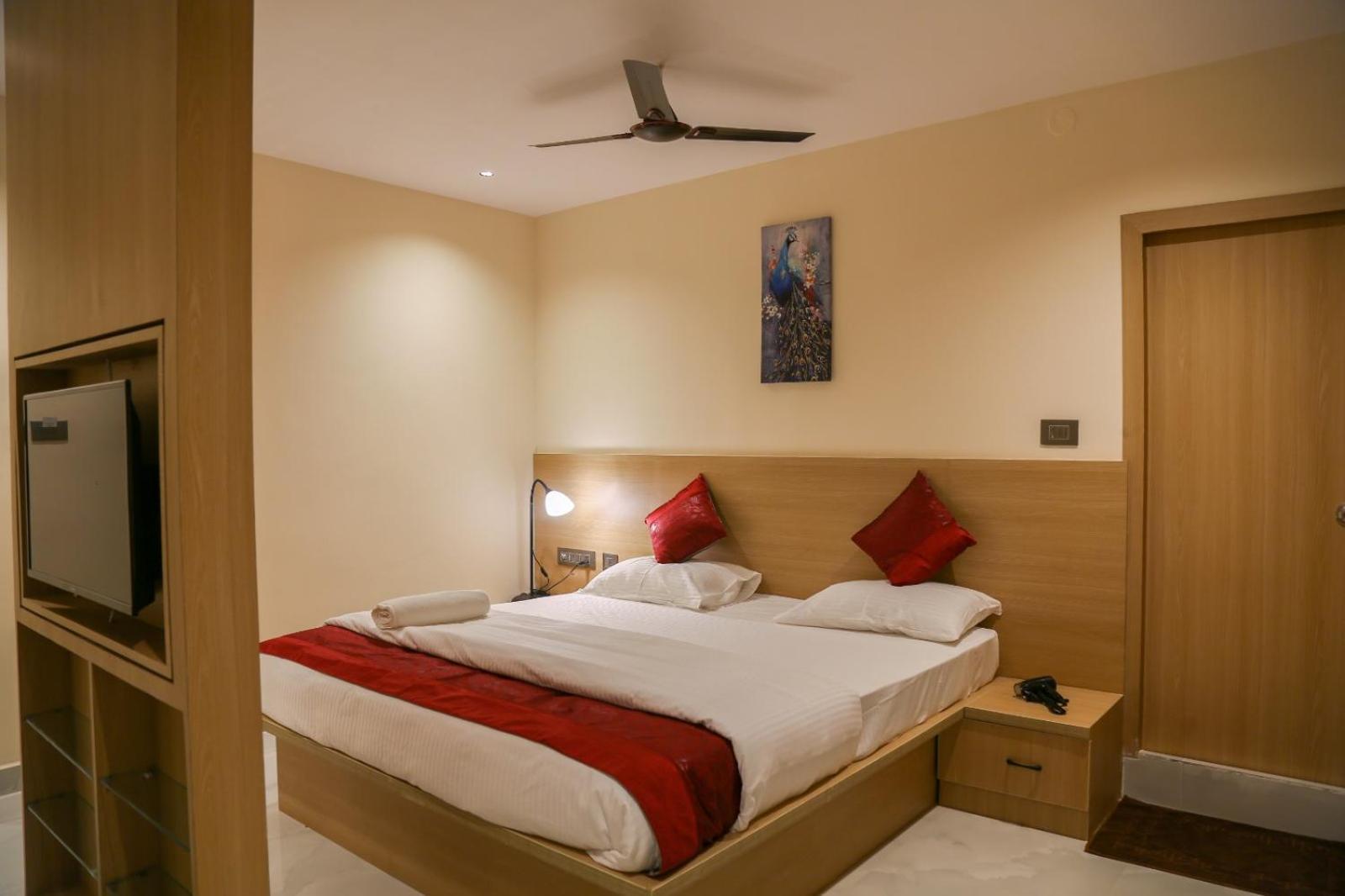 Lumis Studio Apartment Hyderabad Bagian luar foto