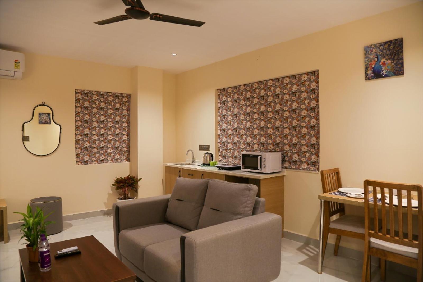 Lumis Studio Apartment Hyderabad Bagian luar foto